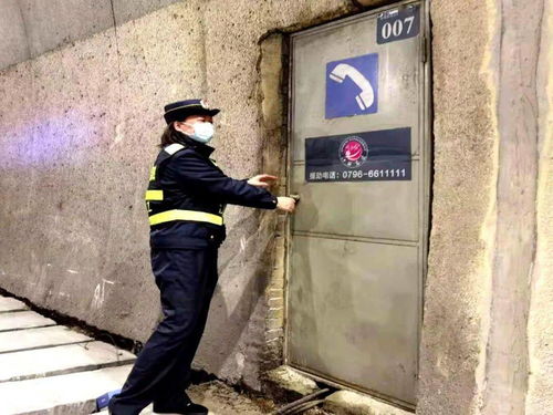 江西路政衛(wèi)士李劼 守道護路保暢通 服務群眾護平安